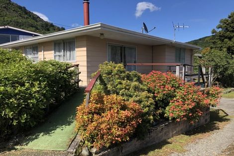 Photo of property in 51 Dorset Street, Picton, 7220