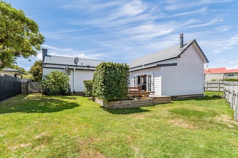 Photo of property in 38 Waiwaka Terrace, Strandon, New Plymouth, 4312