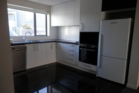 Photo of property in 9/2 Stone Street, Miramar, Wellington, 6022