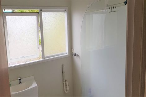 Photo of property in 2/31 Camelot Place, Glenfield, Auckland, 0629