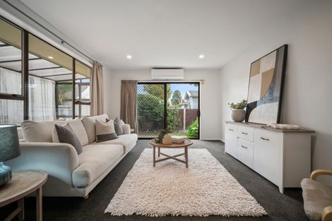 Photo of property in 2/32 Prestons Road, Redwood, Christchurch, 8051