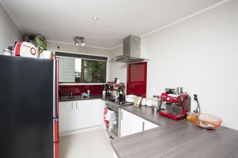 Photo of property in 33 Hobsonville Road, West Harbour, Auckland, 0618