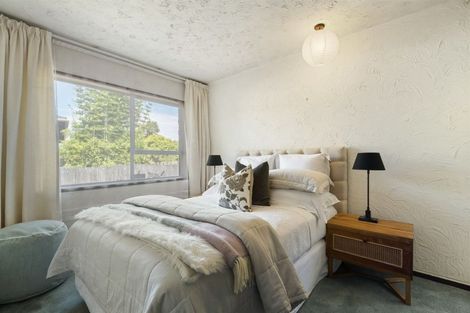 Photo of property in 10 Portsea Place, Chatswood, Auckland, 0626