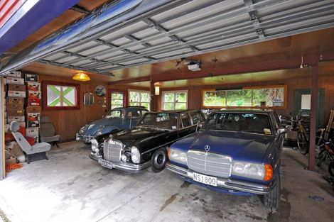 Photo of property in 13 Cave Road, Houghton Bay, Wellington, 6023