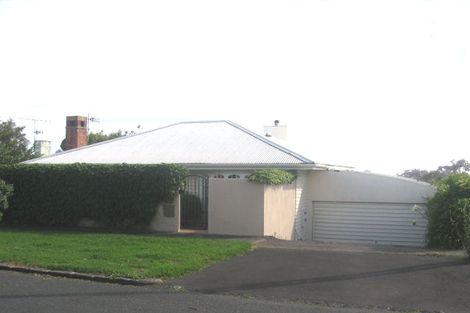 Photo of property in 6 Maungakiekie Avenue, Greenlane, Auckland, 1051