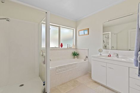 Photo of property in 4 Campbell Grove, Levin, 5510
