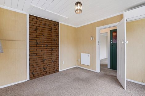 Photo of property in 12 Mills Street, Eltham, 4322