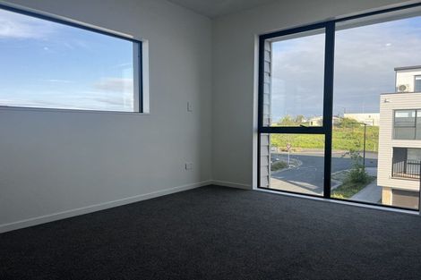 Photo of property in 5 Falcon Crescent, Hobsonville, Auckland, 0618