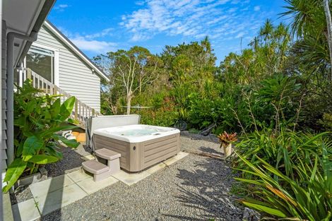 Photo of property in 18b Hobbs Road, Matakatia, Whangaparaoa, 0930