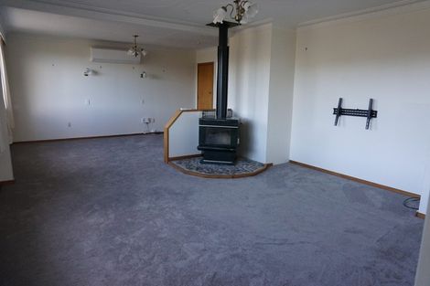 Photo of property in 17 Pioneer Crescent, Helensburgh, Dunedin, 9010