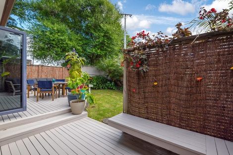 Photo of property in 18 Beulah Avenue, Rothesay Bay, Auckland, 0630