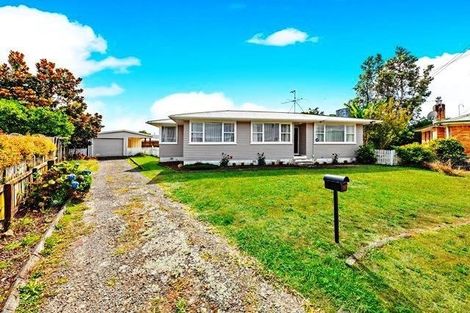 Photo of property in 14 Mountbatten Place, Papakura, 2110