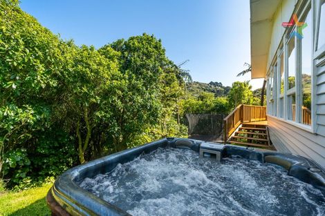 Photo of property in 64 Pekanga Road, Normandale, Lower Hutt, 5010