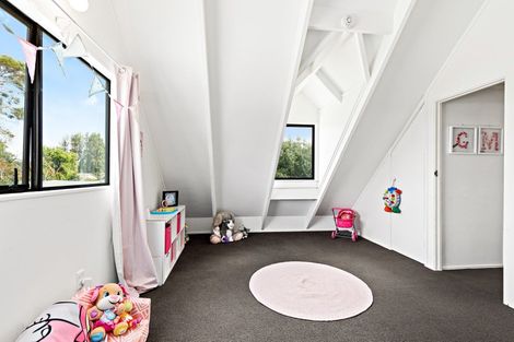 Photo of property in 6 Te Moau Avenue, Parakai, 0830