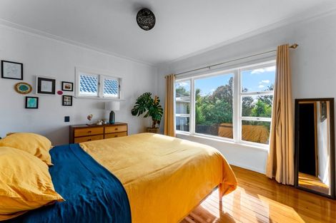 Photo of property in 39 Sherwood Avenue, Te Atatu South, Auckland, 0610