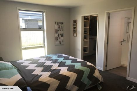 Photo of property in 33 Butterworth Crescent, Papamoa Beach, Papamoa, 3118