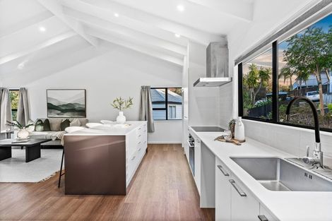 Photo of property in 14 Landsdale Place, Massey, Auckland, 0614