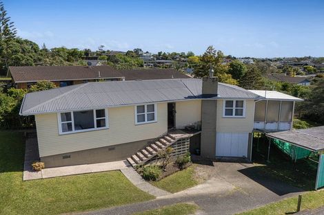 Photo of property in 46 Colwill Road, Massey, Auckland, 0614