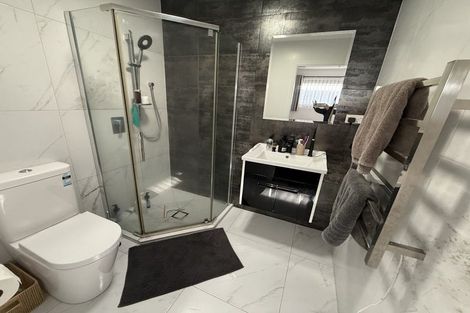 Photo of property in 22a Sylvan Crescent, Te Atatu South, Auckland, 0610