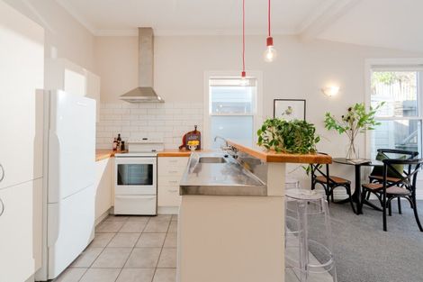 Photo of property in 9 Royal Street, Berhampore, Wellington, 6023