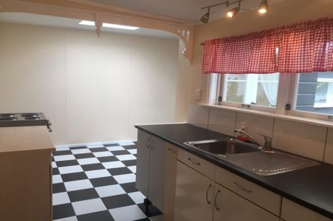 Photo of property in 2 Chaucer Road, Hospital Hill, Napier, 4110