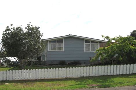 Photo of property in 31 Harmel Road, Glendene, Auckland, 0602