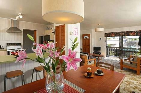 Photo of property in 2a Taipari Road, Te Atatu Peninsula, Auckland, 0610