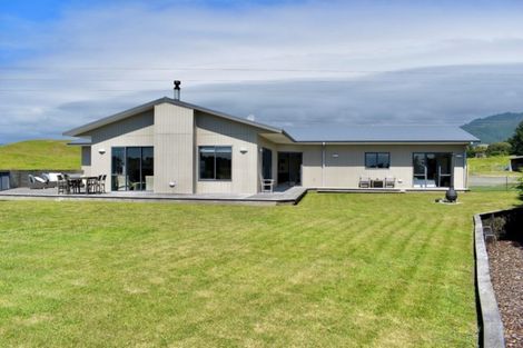Photo of property in 9 Waitaheke Road, Te Horo, Otaki, 5581