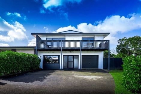 Photo of property in 2/46 James Evans Drive, Northcote, Auckland, 0627