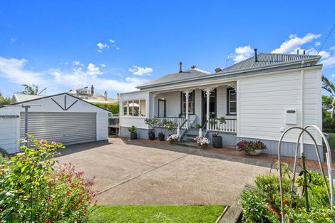 Photo of property in 42 King Edward Parade, Devonport, Auckland, 0624
