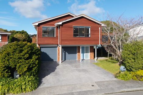 Photo of property in 6 Wantwood Grove, Churton Park, Wellington, 6037