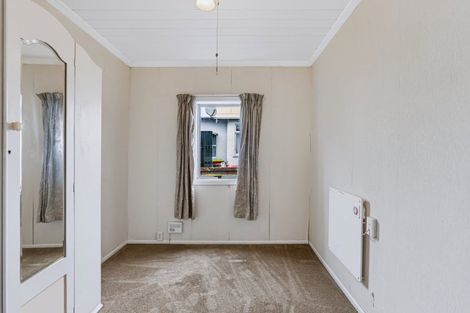 Photo of property in 12 Mills Street, Eltham, 4322