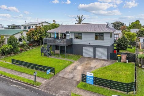 Photo of property in 3 Stella Drive, Clarks Beach, 2122