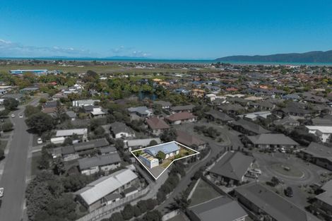 Photo of property in 73 Langdale Avenue, Paraparaumu, 5032