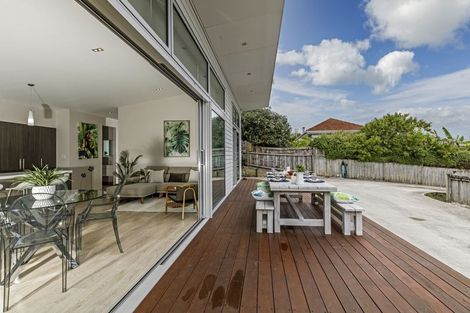 Photo of property in 8a Wairere Road, Torbay, Auckland, 0630
