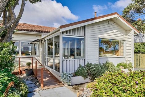 Photo of property in 143 Marine Parade, Eastbourne, Lower Hutt, 5013