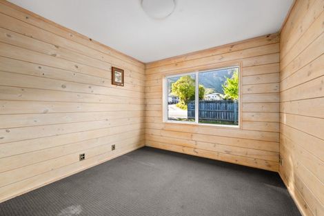 Photo of property in 261 Waikawa Road, Waikawa, Picton, 7220