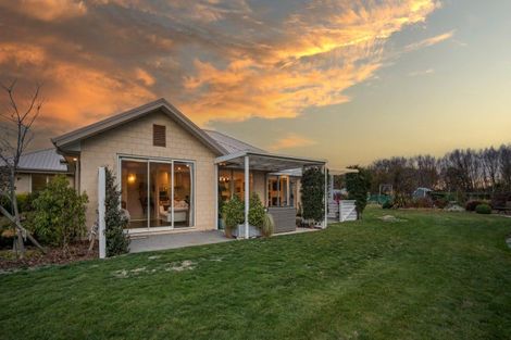 Photo of property in 14 Riverside Way, Amberley, 7410