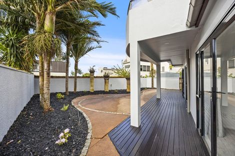 Photo of property in 2/4 Rogers Avenue, Eastern Beach, Auckland, 2012