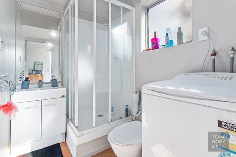 Photo of property in 2/41 Challen Close, Conifer Grove, Takanini, 2112