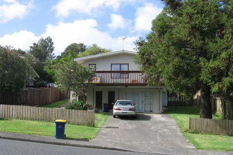 Photo of property in 34 Kemp Road, Massey, Auckland, 0614