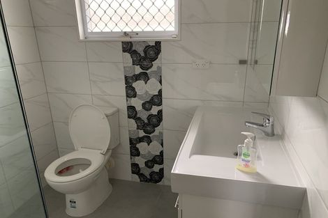 Photo of property in 2/82 Roberts Road, Te Atatu South, Auckland, 0610