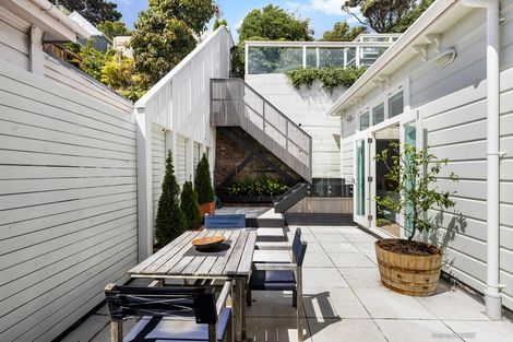 Photo of property in 16 Earls Terrace, Mount Victoria, Wellington, 6011