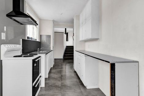 Photo of property in 12 Seaview Road, Marfell, New Plymouth, 4310