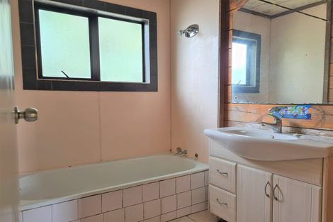 Photo of property in 2/25 Garelja Road, Henderson, Auckland, 0612