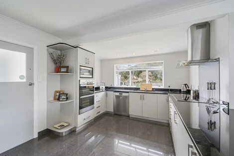 Photo of property in 18 Buckley Grove, Paraparaumu, 5032