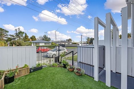 Photo of property in 3/21 Titoki Street, Te Atatu Peninsula, Auckland, 0610