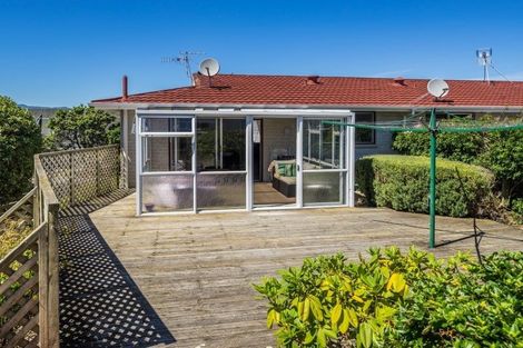 Photo of property in 37 Akaroa Drive, Maupuia, Wellington, 6022