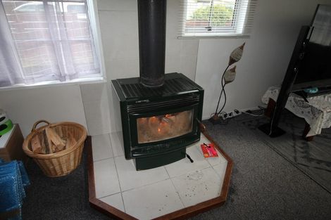 Photo of property in 27 Dunk Place, Milson, Palmerston North, 4414