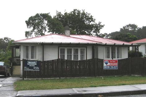 Photo of property in 83 Farquhar Road, Glendene, Auckland, 0602